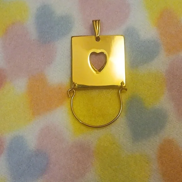 Beautiful Golden Heart Charm Holder - Picture 4 of 11